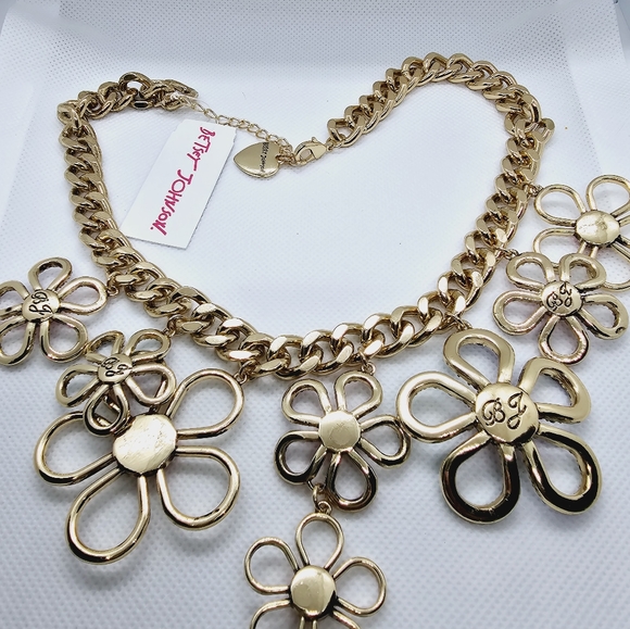 BETSEY LOVE FEST OPEN HEART BIB NECKLACE PASTEL MULTI - Picture 6 of 11